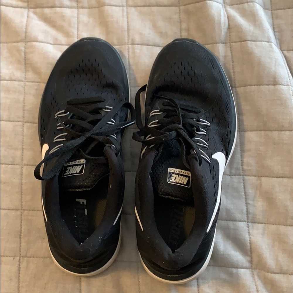 Black Nike flex 2017 run